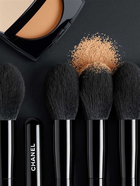 what are chanel makeup brushes made of